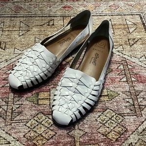 Genuine leather Vintage ROMANO - made in Brazil - Huaraches white sandals Sz 7